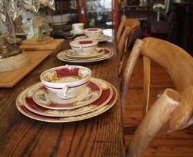 Peachtree Antiques - Accommodation Main Beach 7