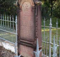Pioneer Graves - Accommodation Main Beach