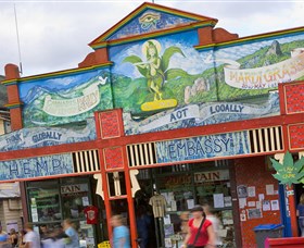 HEMP Embassy - Accommodation Main Beach 0