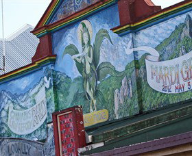 HEMP Embassy - Accommodation Main Beach 1