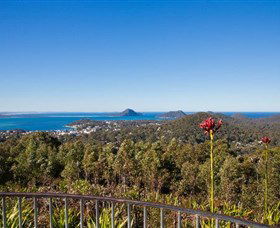 Gan Gan Hill Lookout - Accommodation Main Beach 0