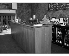 Roses Vineyard And Animal Farm - Accommodation Main Beach 0