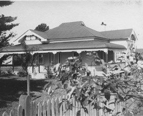 Crawford House - Accommodation Main Beach 2