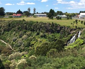 Waratah Falls - Accommodation Main Beach 2