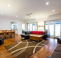 The Retreat Port Stephens - Accommodation Main Beach
