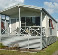 Belmont Pines Lakeside Holiday Park - Accommodation Main Beach