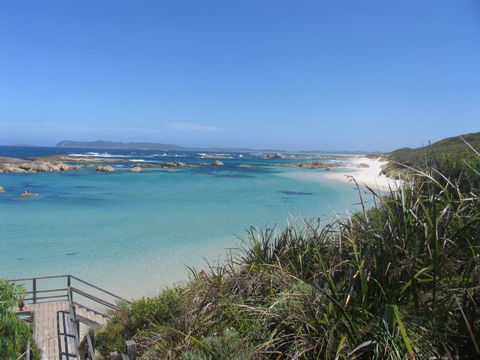 Out Of Sight Tours - Accommodation Main Beach 28