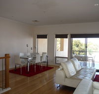 Avalon A - Accommodation Main Beach