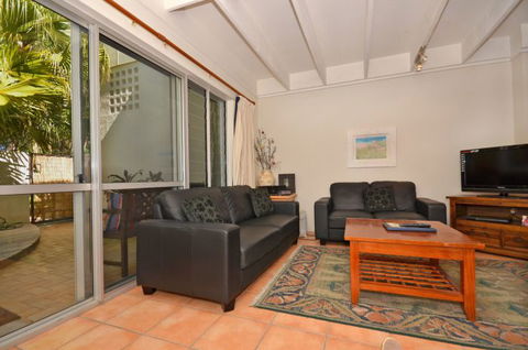 Raintrees Resort - Accommodation Main Beach 7