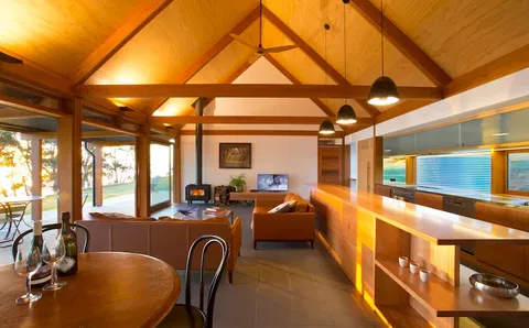 Coast House Tasmania - Accommodation Main Beach 2