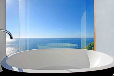 Kamekura Binalong - Accommodation Main Beach 0