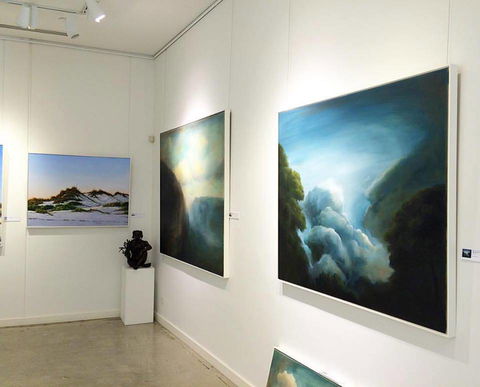 Gallery One - Accommodation Main Beach 3