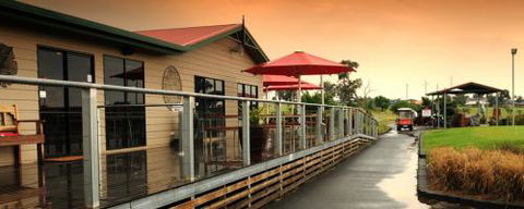 Thorny’s Putt-Putt - Accommodation Main Beach 0