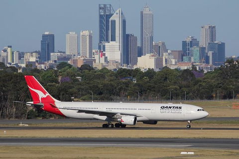 Airport Transfer-Fremantle To Perth Airport - Accommodation Main Beach 1