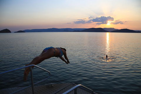 Lake Argyle Sunset Magic Cruise Departing Kununurra - Accommodation Main Beach 1