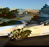 Limo from Airlie Beach to Proserpine airport - Accommodation Main Beach