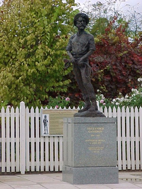 Alexander Cameron Statue - Accommodation Main Beach 0