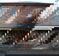 Bay Tree Gallery - Accommodation Main Beach