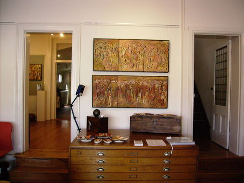 Falkner Gallery - Accommodation Main Beach 1