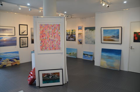 Finite Gallery - Accommodation Main Beach 1