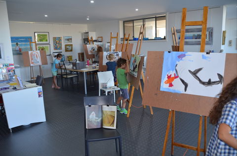 Finite Gallery - Accommodation Main Beach 2