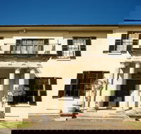 Wivenhoe House - Accommodation Main Beach