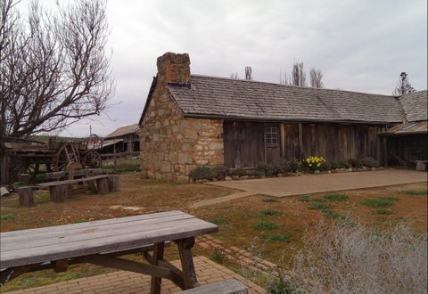 Early Settlers Hut - Accommodation Main Beach 0