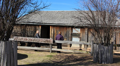 Early Settlers Hut - Accommodation Main Beach 1