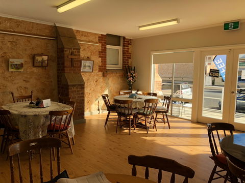 Anglican Community Cafe, Limestone Art Gallery & Cornish Garden - Accommodation Main Beach 2