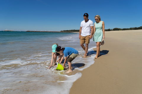 Blacksmiths Beach - Accommodation Main Beach 0