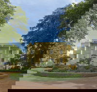 Clarendon - Accommodation Main Beach
