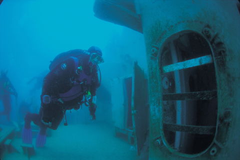 Ex HMAS Hobart Dive Site - Accommodation Main Beach 2