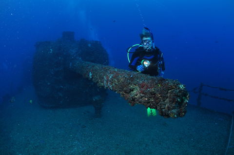 HMAS Brisbane Dive Site - Accommodation Main Beach 1