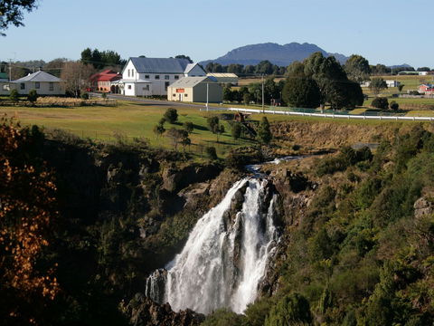 Waratah Falls - Accommodation Main Beach 0