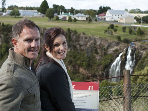 Waratah Falls - Accommodation Main Beach 1