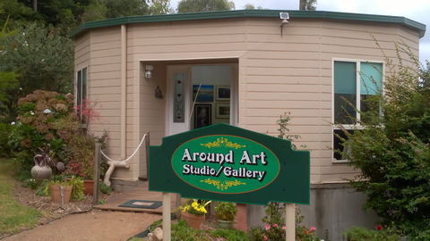 Around Art Studio/Gallery - Accommodation Main Beach 0