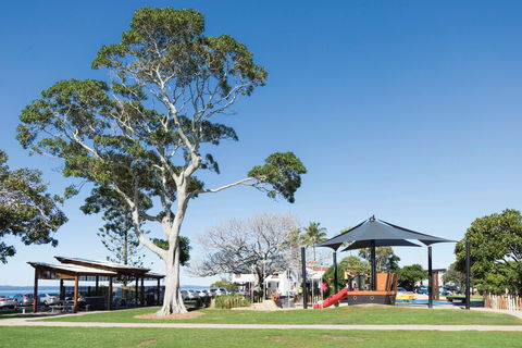 Eddie Santaguiliana Way - Accommodation Main Beach 0