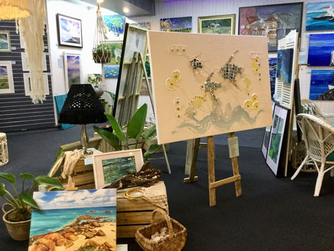 Straddievarious Gallery - Accommodation Main Beach 0