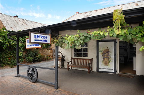 Birkenstock In The Hills - Accommodation Main Beach 0