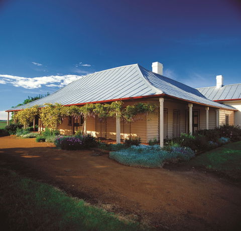 Cooma Cottage - Accommodation Main Beach 0