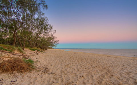 Red Beach - Accommodation Main Beach 2