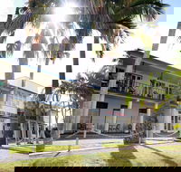 Theodore - Accommodation Main Beach