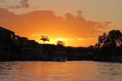 Romantic Gondola Dinner Cruise For Two - Accommodation Main Beach 9