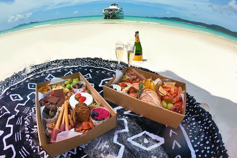 Reef & Whitehaven Landing - Accommodation Main Beach 9