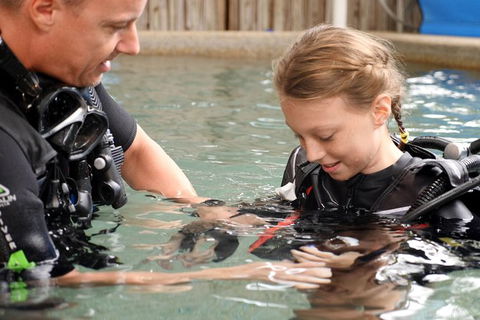 Scuba Kids- Padi Bubblemaker Course - Accommodation Main Beach 1