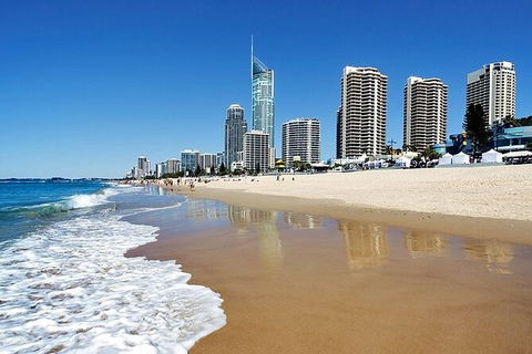 Gold Coast Airport Transfers : Gold Coast City To Airport OOL In Business Car - Accommodation Main Beach 5