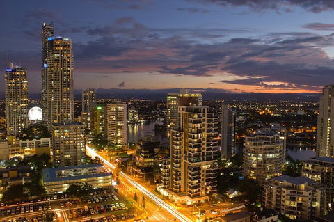 Gold Coast Airport Transfers : Gold Coast City To Airport OOL In Business Car - Accommodation Main Beach 4