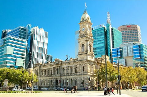 Adelaide Airport Transfers : Adelaide City To Airport ADL In Luxury Van - Accommodation Main Beach 7