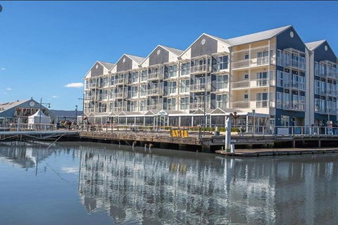 3.5 Hours Walking Guided Tour Of Launceston Highlights - Accommodation Main Beach 2