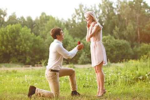 Romance Aircraft Flight + Scenic Tour + 3 Course Lunch + Beer Tasting + Hamper - Accommodation Main Beach 2